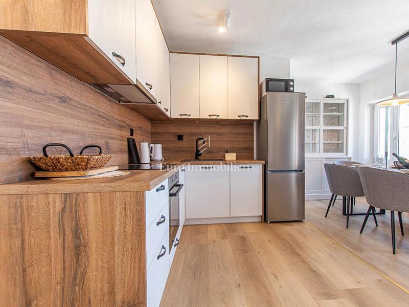 Trisobno stanovanje v centru Makarske, 100 m od morja