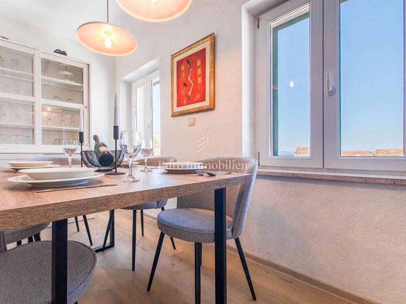 Trisobno stanovanje v centru Makarske, 100 m od morja