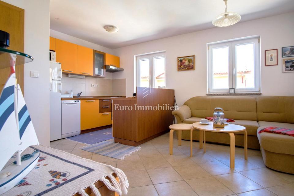 Dvosobno stanovanje v Klimnu, 300 m od morja