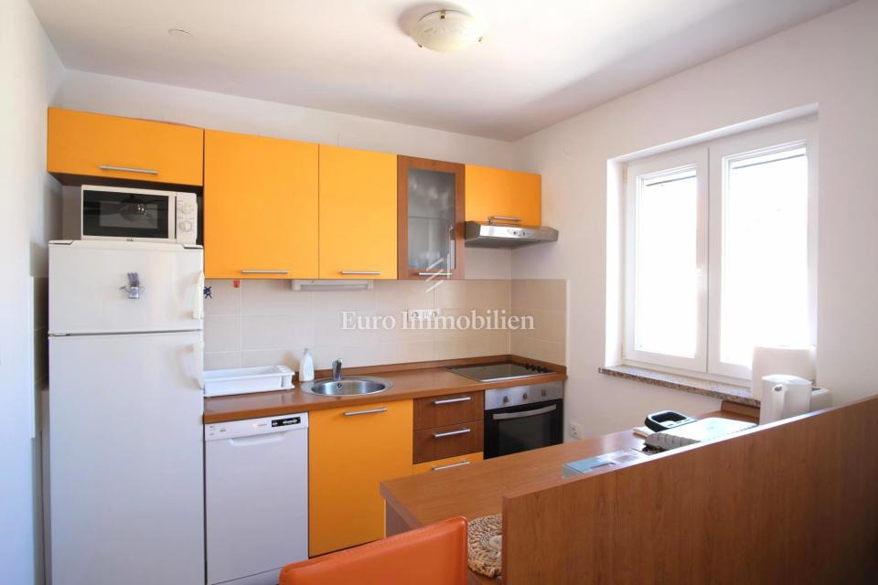 Dvosobno stanovanje v Klimnu, 300 m od morja