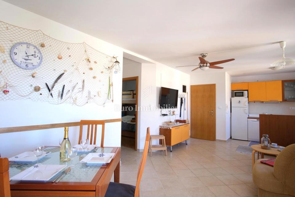 Dvosobno stanovanje v Klimnu, 300 m od morja