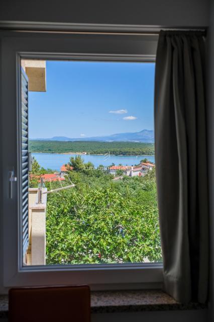 Dvosobno stanovanje v Klimnu, 300 m od morja