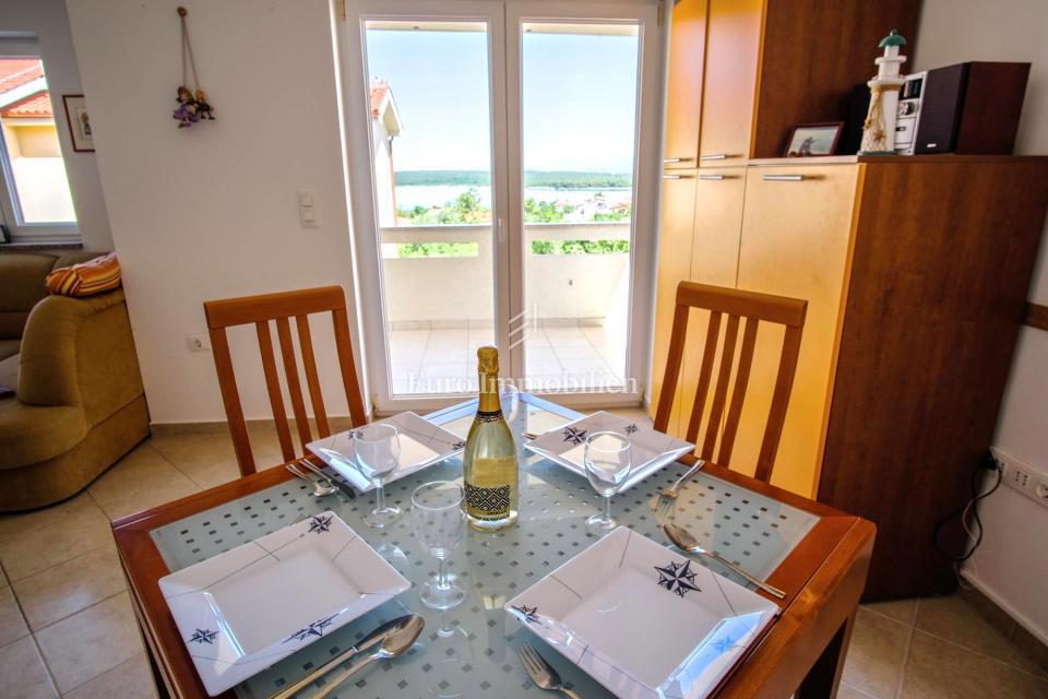 Dvosobno stanovanje v Klimnu, 300 m od morja