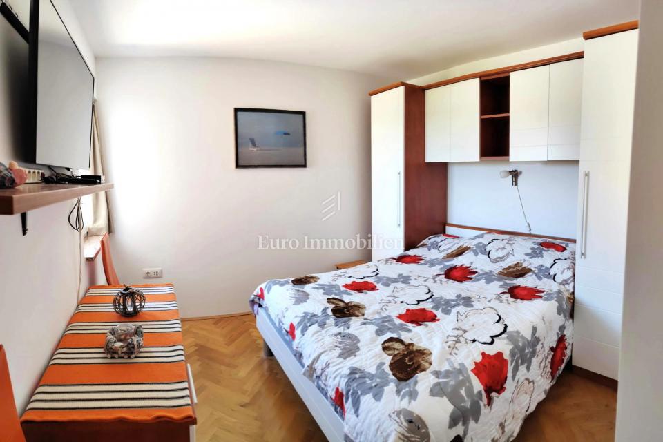 Dvosobno stanovanje v Klimnu, 300 m od morja