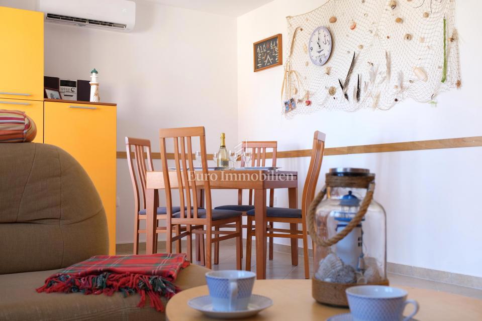 Dvosobno stanovanje v Klimnu, 300 m od morja