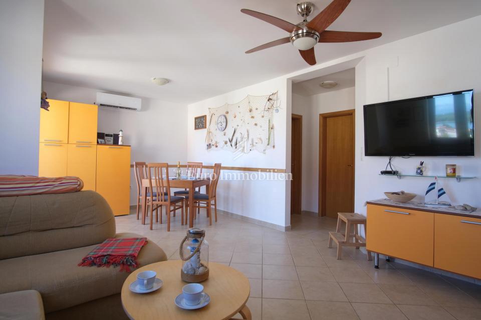 Dvosobno stanovanje v Klimnu, 300 m od morja