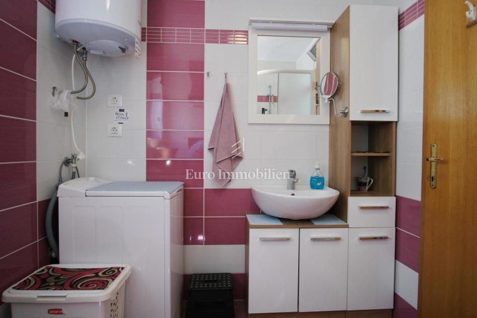 Dvosobno stanovanje v Klimnu, 300 m od morja