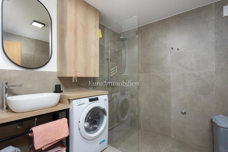 Bribir, Počitniška hiša z bazenom