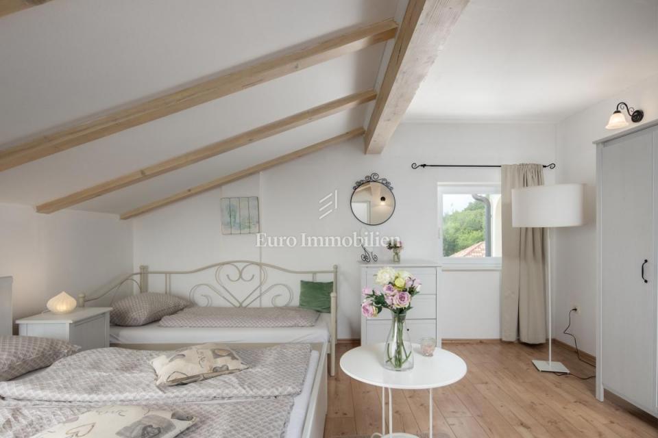 Bribir, Počitniška hiša z bazenom