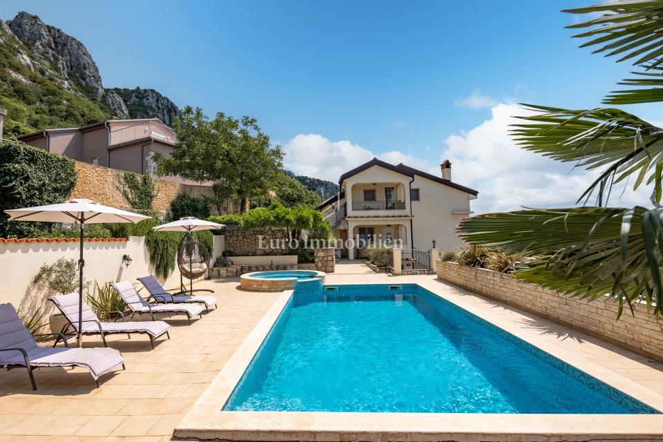 Bribir, Počitniška hiša z bazenom