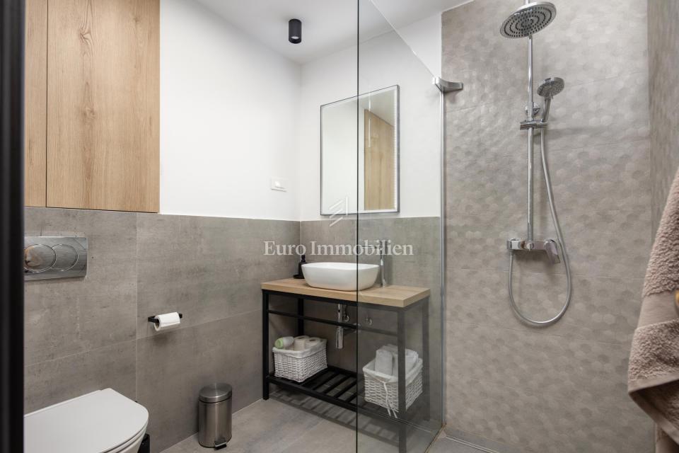 Bribir, Počitniška hiša z bazenom