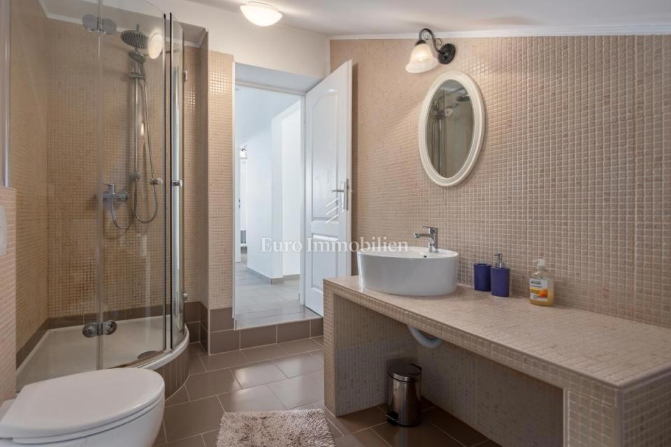 Bribir, Počitniška hiša z bazenom