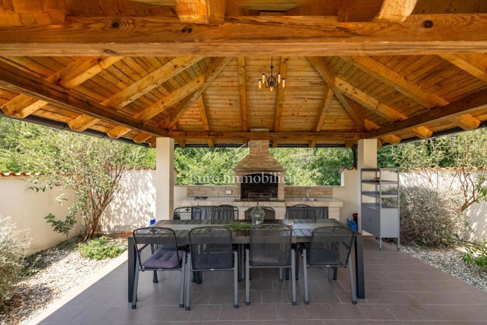 Bribir, Počitniška hiša z bazenom