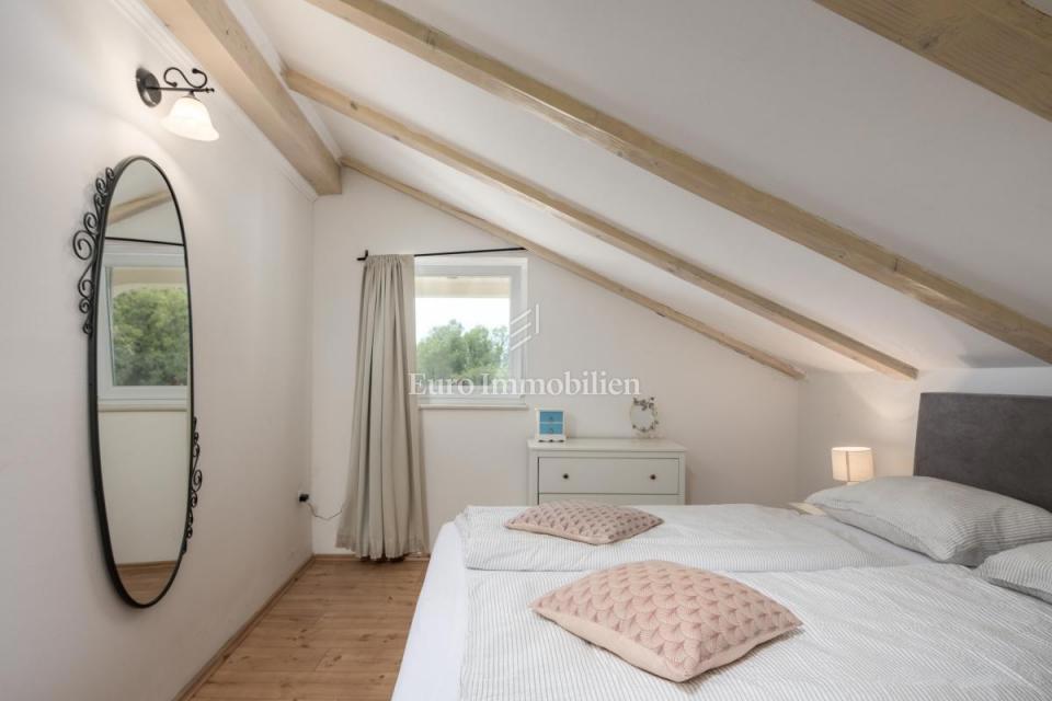 Bribir, Počitniška hiša z bazenom