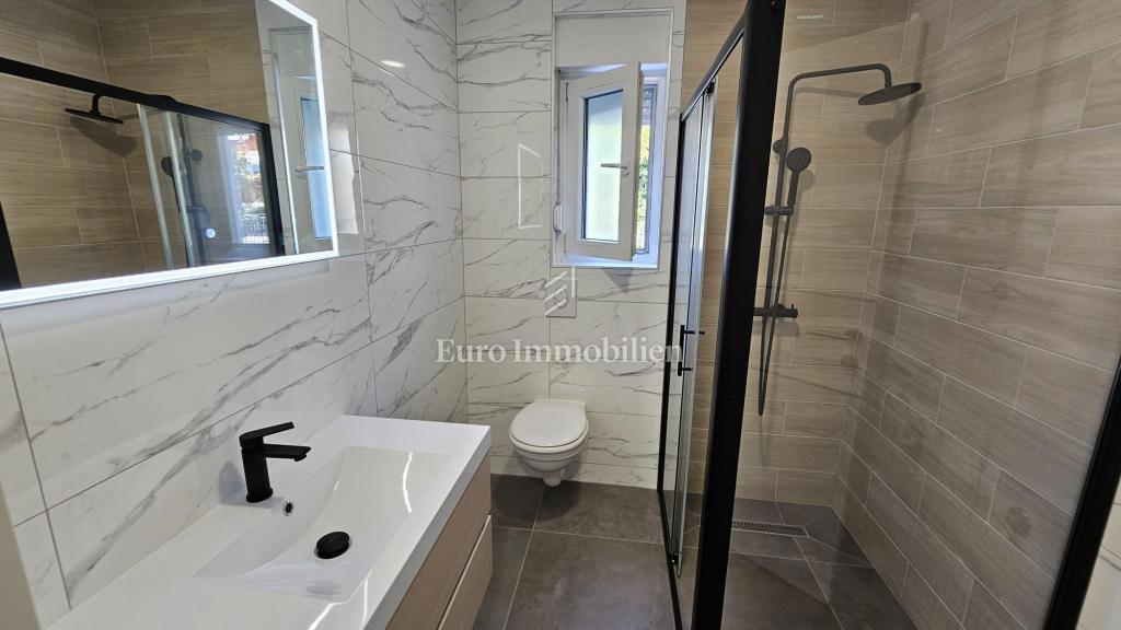 Dvonadstropno stanovanje v Crikvenici v bližini morja