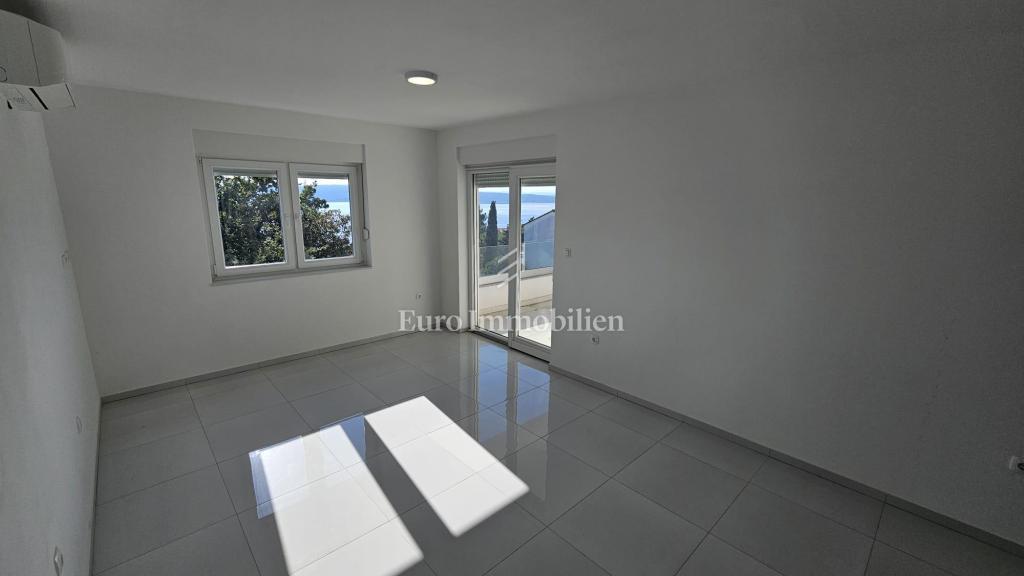 Dvonadstropno stanovanje v Crikvenici v bližini morja