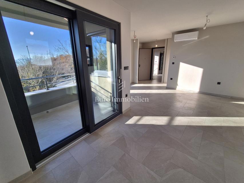 Stanovanje v novi stavbi s pogledom na morje