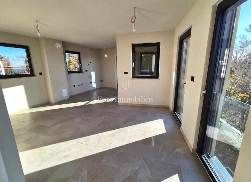 Stanovanje v novi stavbi s pogledom na morje