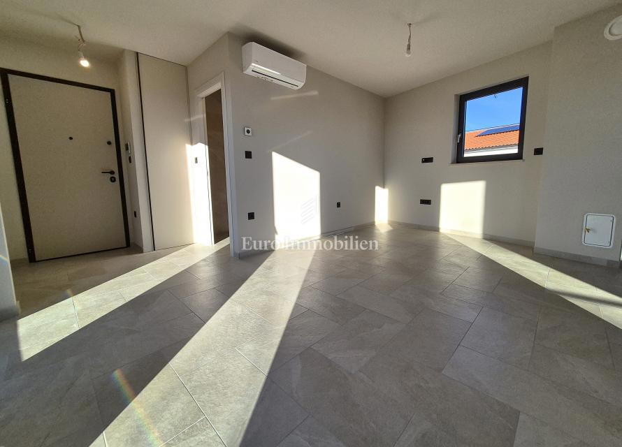 Stanovanje v novi stavbi s pogledom na morje