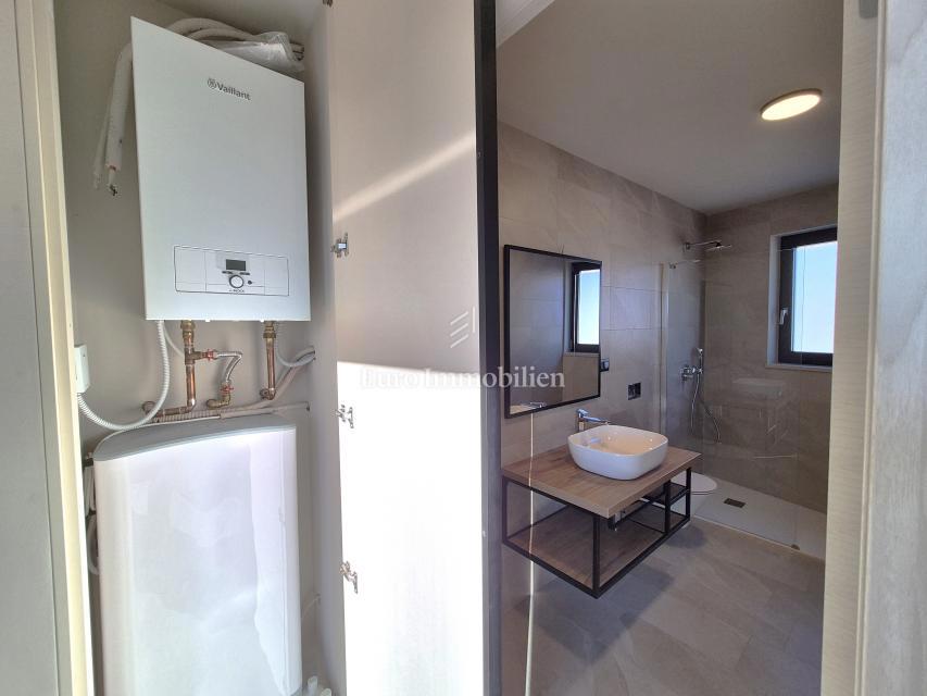 Stanovanje v novi stavbi s pogledom na morje