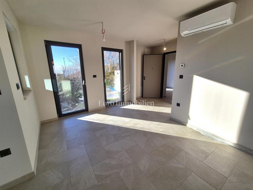 Stanovanje v novi stavbi s pogledom na morje