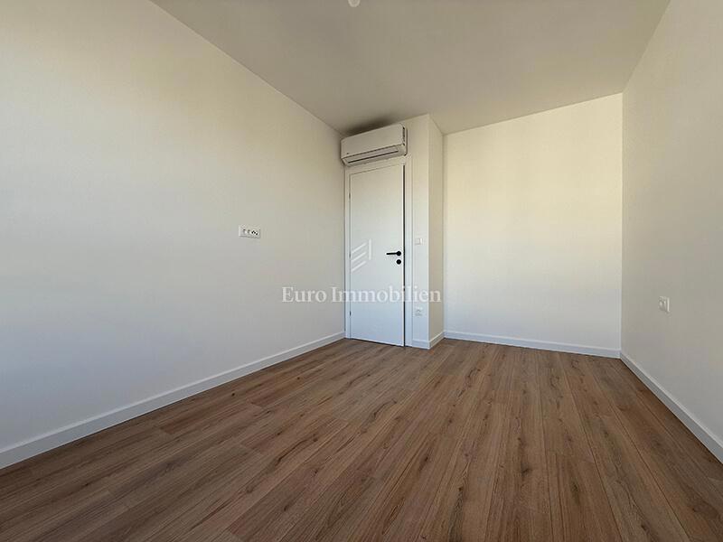 Novo enosobno stanovanje s pogledom na morje