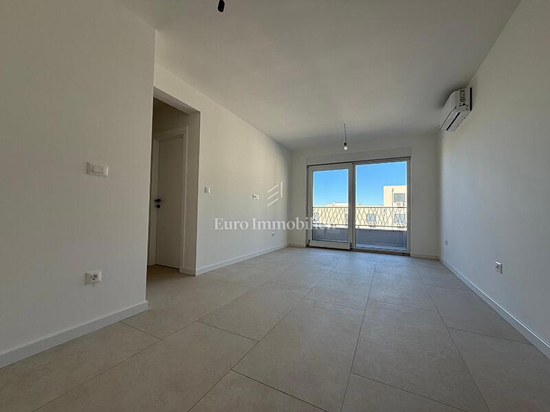 Novo enosobno stanovanje s pogledom na morje