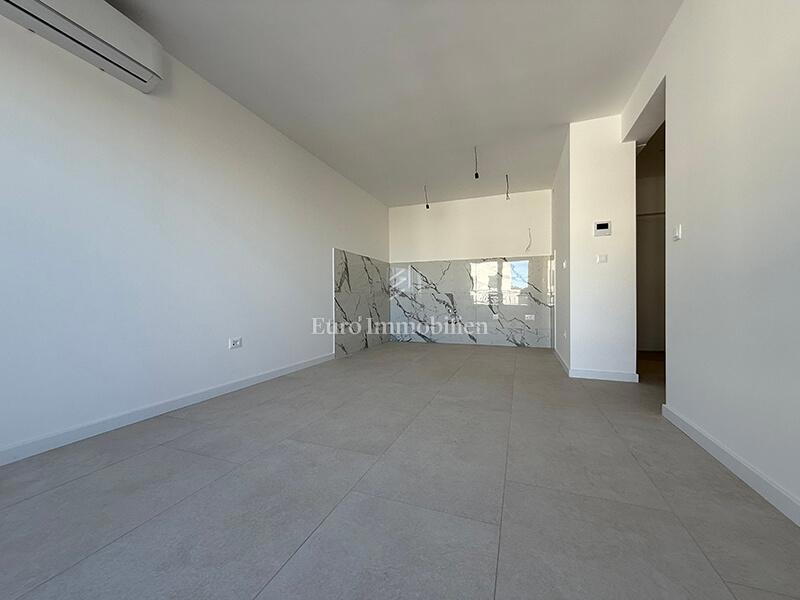 Novo enosobno stanovanje s pogledom na morje