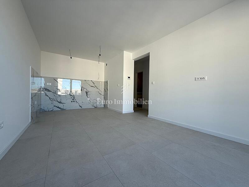 Novo enosobno stanovanje s pogledom na morje