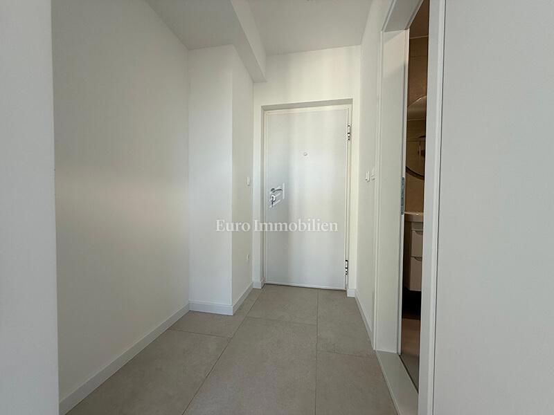 Novo enosobno stanovanje s pogledom na morje