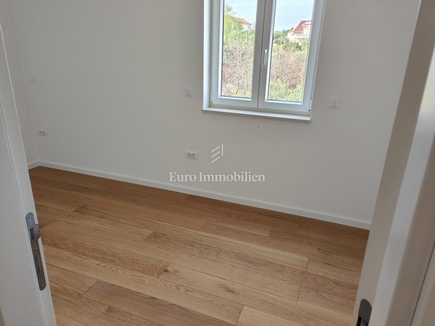 Apartma z vrtom, 100 metrov od morja, Mali Lošinj