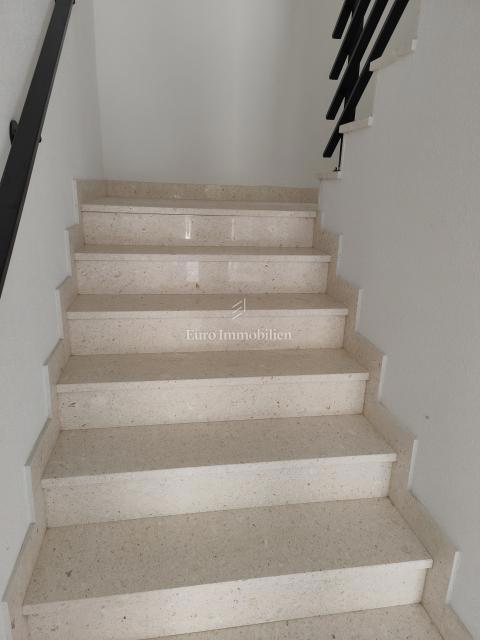 Apartma z vrtom, 100 metrov od morja, Mali Lošinj