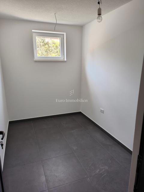 Apartma z vrtom, 100 metrov od morja, Mali Lošinj