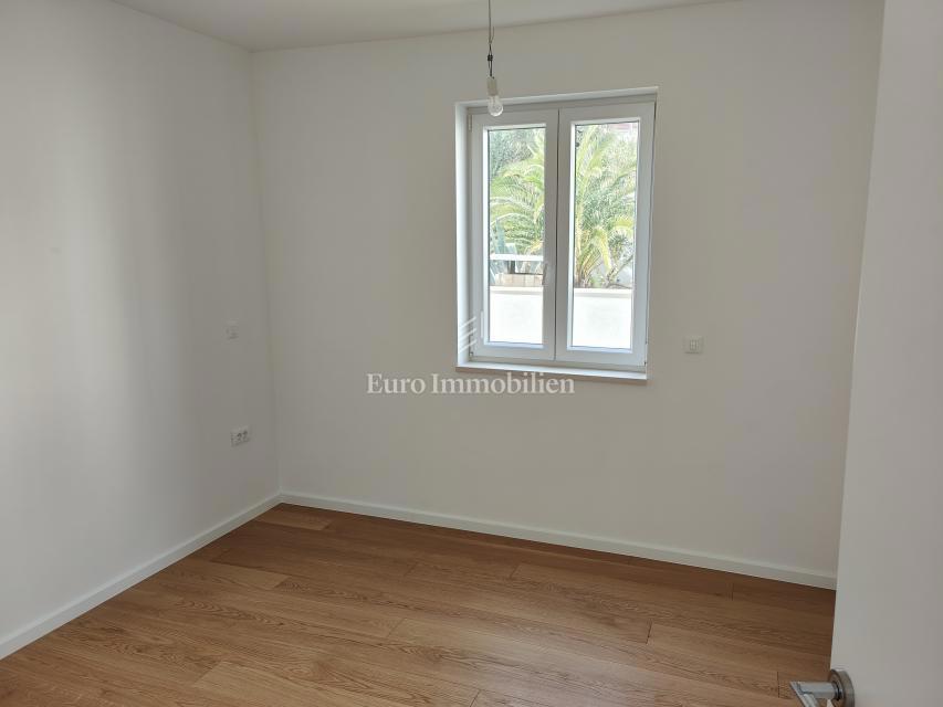 Apartma z vrtom, 100 metrov od morja, Mali Lošinj