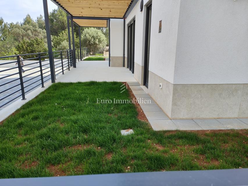 Apartma z vrtom, 100 metrov od morja, Mali Lošinj
