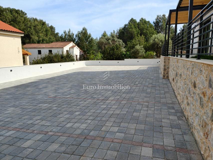 Apartma z vrtom, 100 metrov od morja, Mali Lošinj