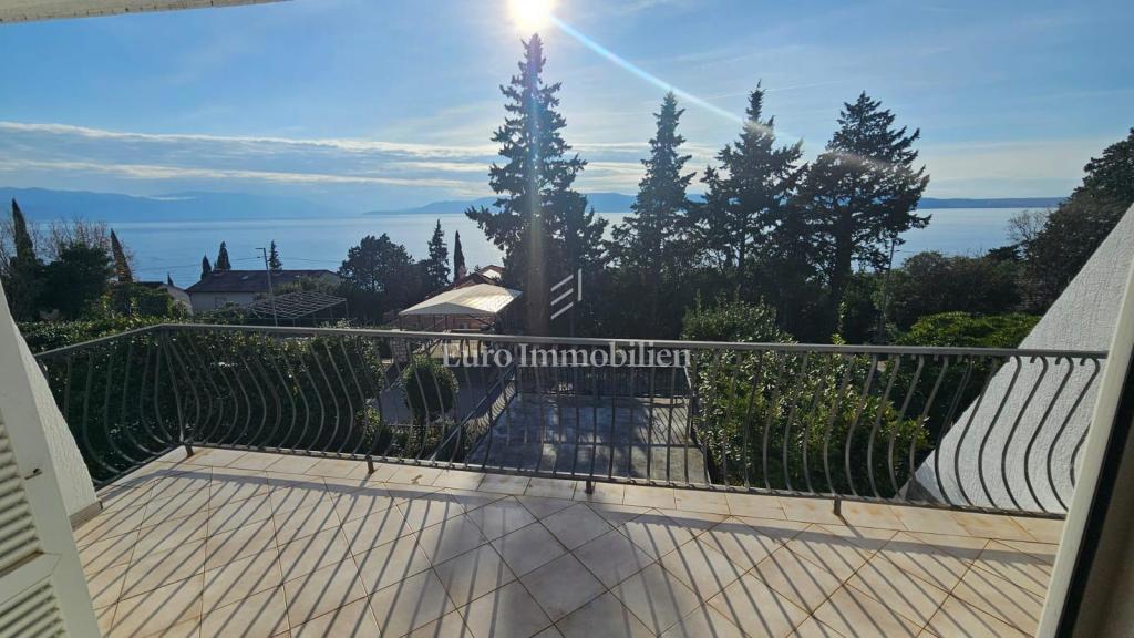 Hiša Novi Vinodolski na "Bribirski obali"