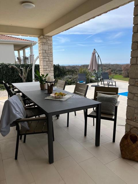 Samostojna hiša z bazenom, v bližini Novigrada, Istra