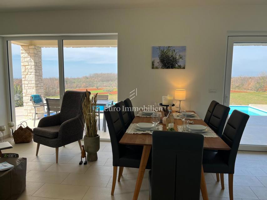 Samostojna hiša z bazenom, v bližini Novigrada, Istra