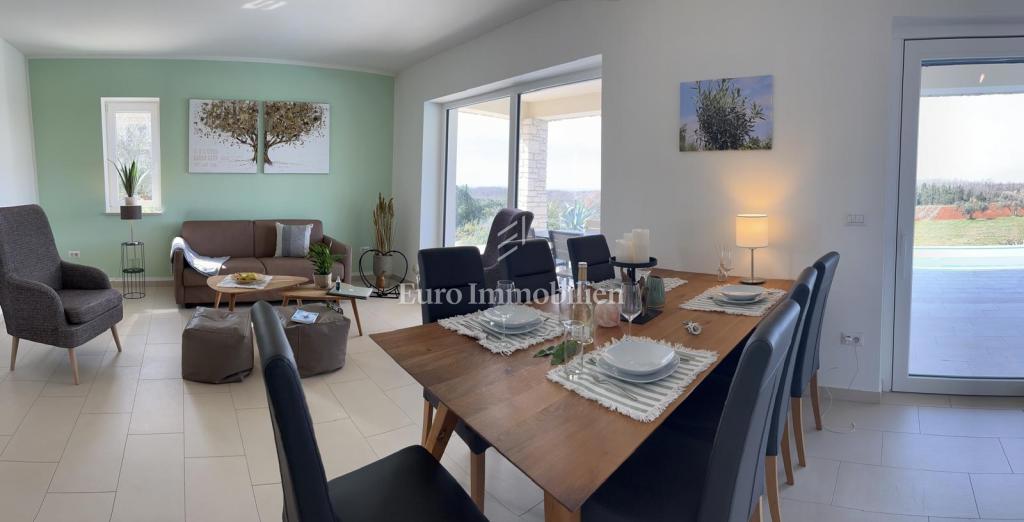 Samostojna hiša z bazenom, v bližini Novigrada, Istra