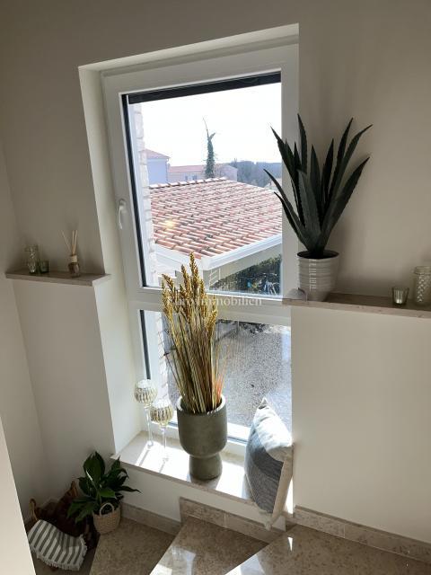 Samostojna hiša z bazenom, v bližini Novigrada, Istra