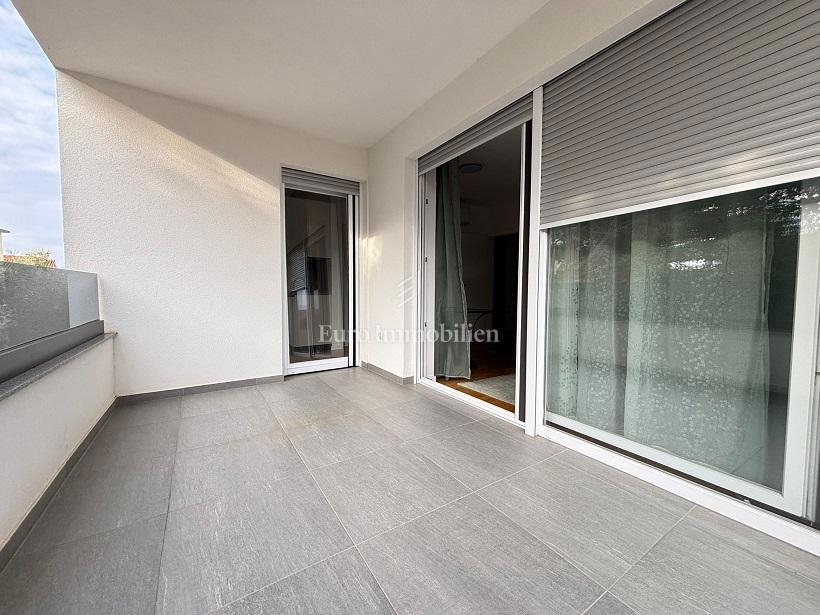 Novalja – Apartma v novogradnji s skupnim bazenom