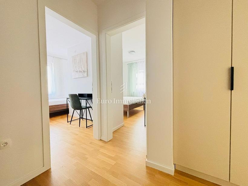 Novalja – Apartma v novogradnji s skupnim bazenom