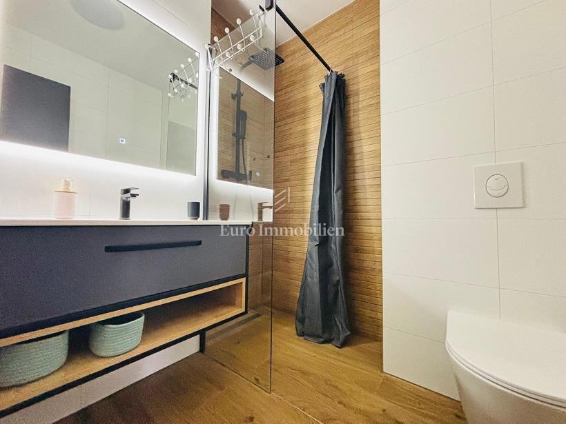 Novalja – Apartma v novogradnji s skupnim bazenom