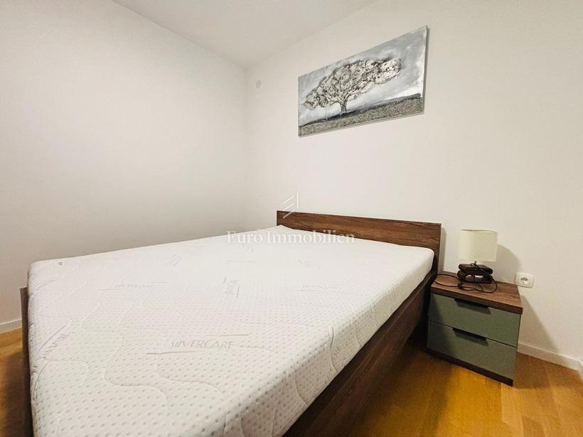 Novalja – Apartma v novogradnji s skupnim bazenom