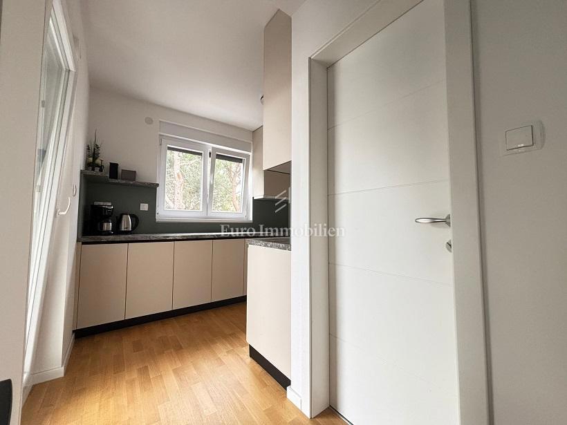 Novalja – Apartma v novogradnji s skupnim bazenom