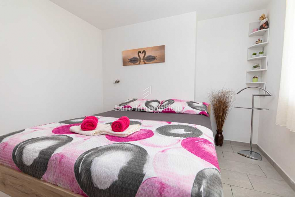 Hiša s tremi apartmaji na top lokaciji