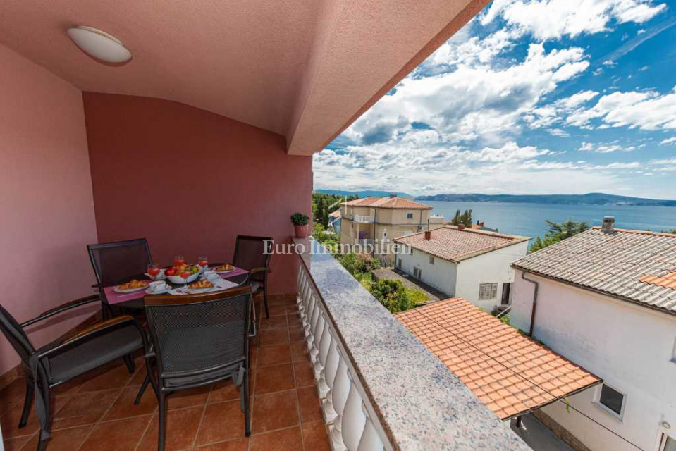 Hiša s tremi apartmaji na top lokaciji