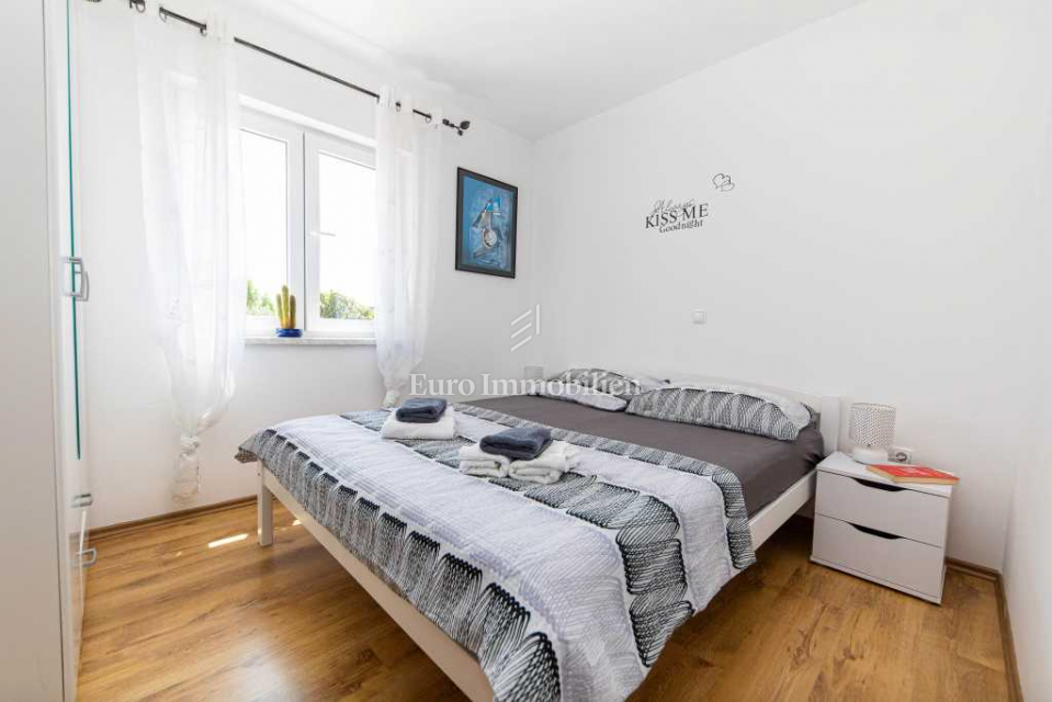 Hiša s tremi apartmaji na top lokaciji