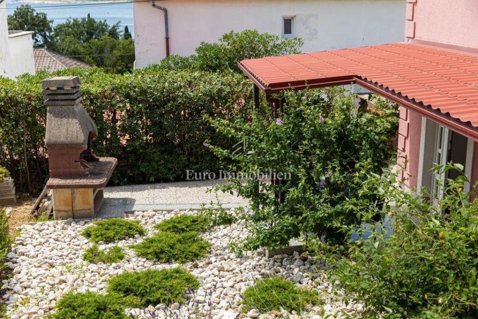 Hiša s tremi apartmaji na top lokaciji